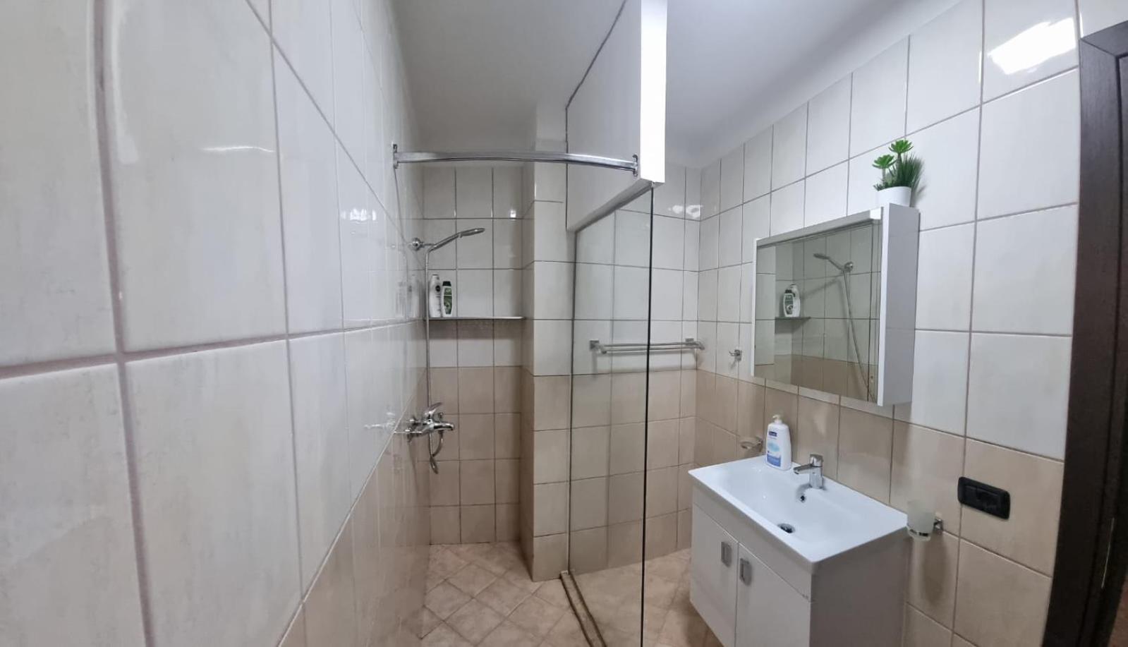 Nevila'S Apartment Тирана Екстериор снимка