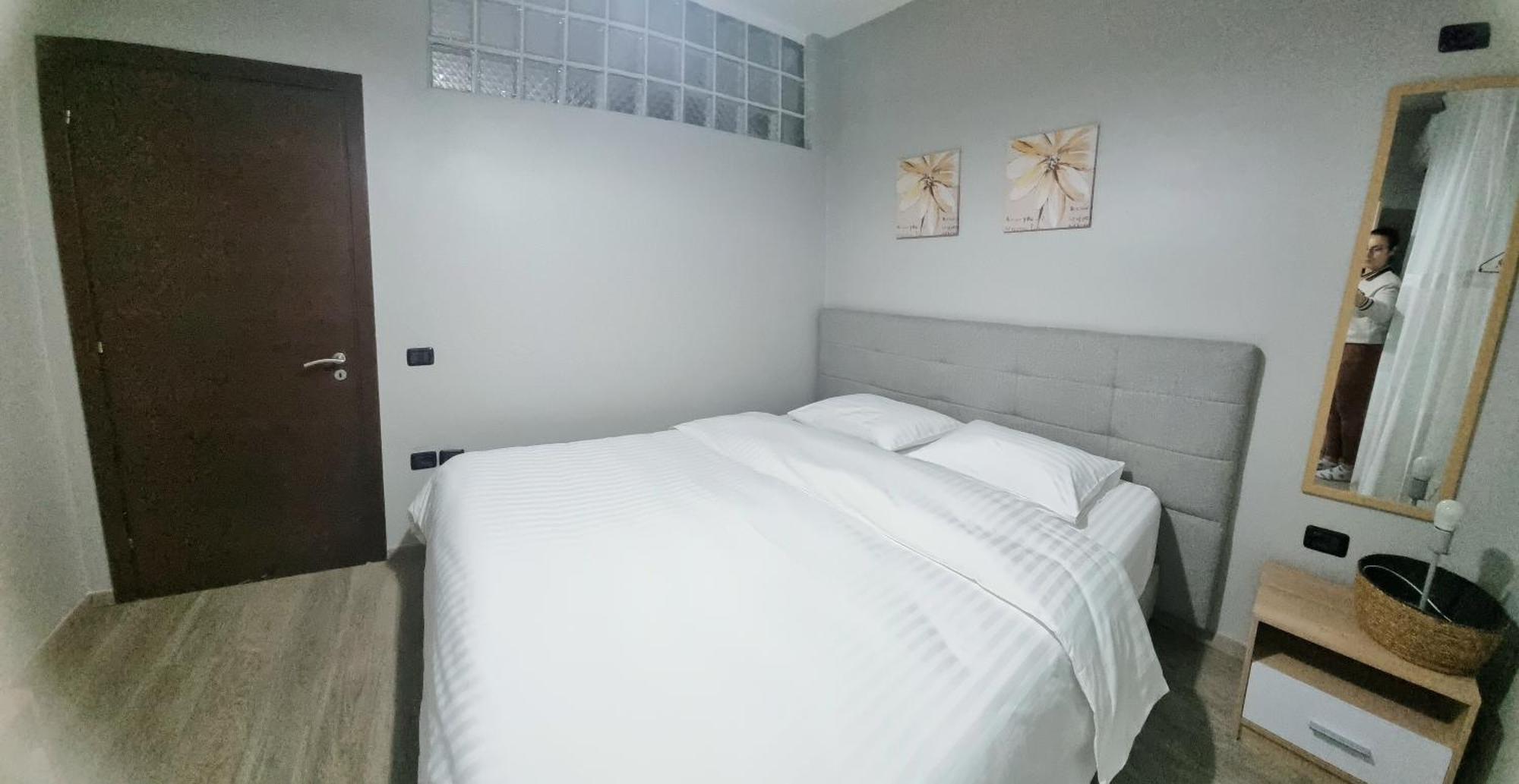 Nevila'S Apartment Тирана Екстериор снимка
