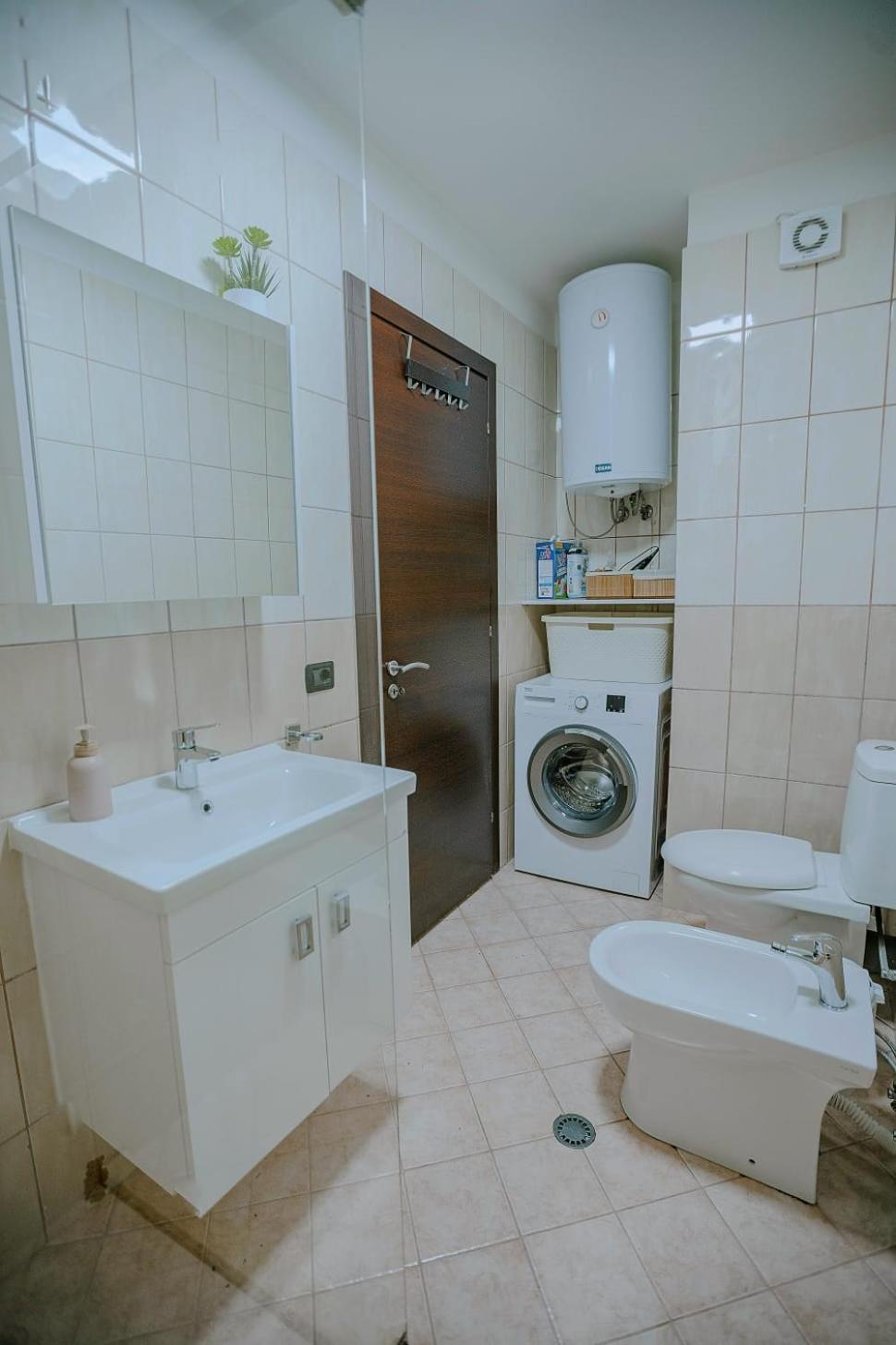Nevila'S Apartment Тирана Екстериор снимка